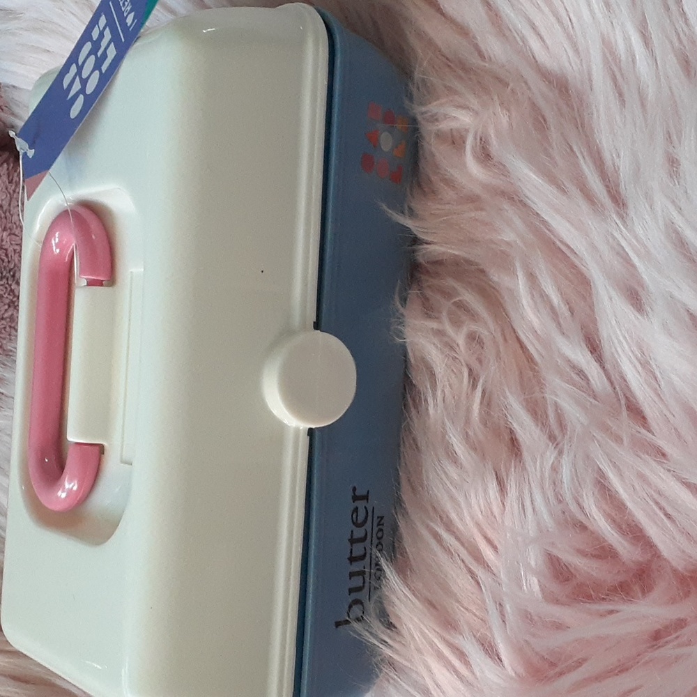 Brand New CABOODLES RETRO MINI MAKE-UP TRAIN COSMETICS CASE